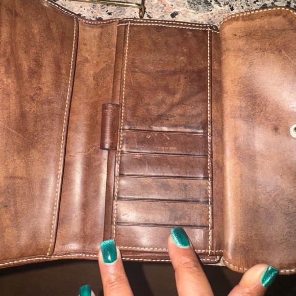 Dooney & Bourke Tan Trifold Pebbled Leather wallet EUC - Picture 3 of 9